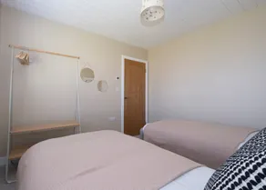 38 Venn Park - Room