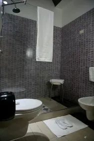 Caravaggio Hotel - Bathroom