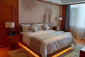 Howard Johnson the Bund Hotel Gasa - Værelse