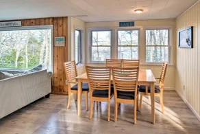 Updated Bristol Lakehouse w/ Kayaks & Beach Access - Interiør