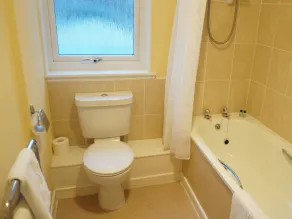 Corner House Hotel - Baño