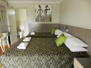Golden Palms Motor Inn - Chambre