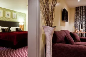 Gloucester Robinswood Hotel By Sunday - Rum