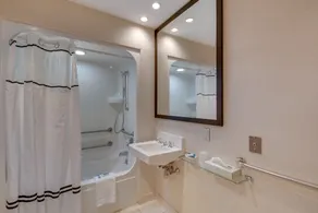 Best Western Plus, The Inn at Hampton - Badezimmer