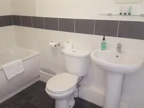 The Village Inn - Bathroom