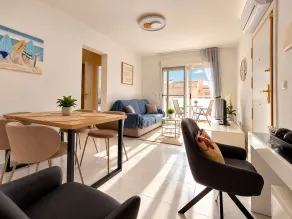 Upper-floor bungalow with private solarium and community pool in San Luis - Stue