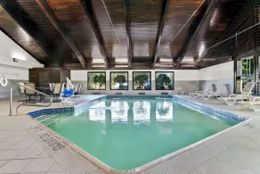 Best Western Plus Flint Airport Inn & Suites - Piscine