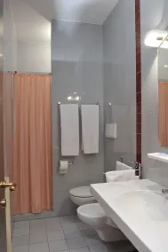 Hotel Ariane - Bathroom