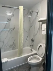 Quality Inn Rome South - Salle de bain