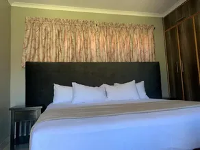 PW Heights Private Guest House - Habitación