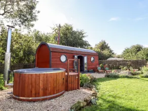 The Happy Valley Pod - Outdoor spa tub