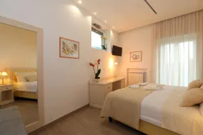 De Vivo Realty - Relais Ohana - Room