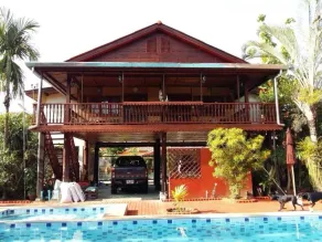 Golden Teak Home Resort - Basseng