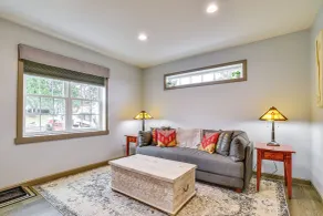Seneca Lake Wine Trail Studio w/ Balcony & Views! - Innvendig