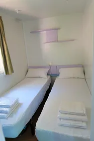 Camping & Bungalow Cueva Negra - Habitación