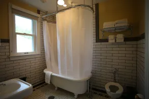 Mammoth Hot Springs & Cabins - Inside the Park - Bathroom