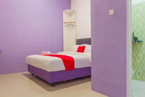 RedDoorz Plus @ Tuparev Cirebon 2 - Room