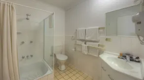 Cousins Motor Inn - Baño