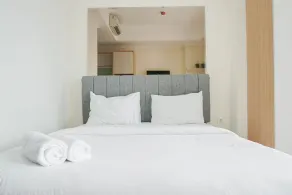 Best Studio with Pool View at Menteng Park Apartment - Room