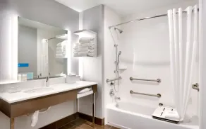 Hampton Inn  & Suites Anaheim Resort Convention Center - Salle de bain