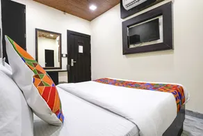 Via Gulshan Grand - Nr Gateway of India - Room