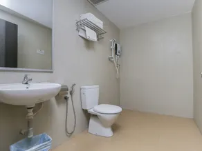 OYO 89915 East Mount Hotel - Baño