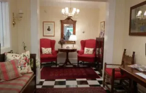 North Bridge Inn - Lobby sitting area