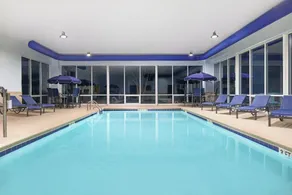 Holiday Inn Express & Suites I-26 & Us 29 At Westgate Mall by IHG - Piscine