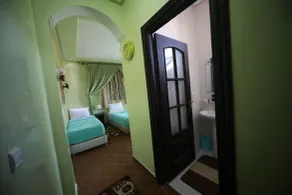 TAMRILUXE HOUSE - Room