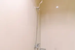 Nice And Cozy Studio At Tree Park City Apartment - Bathroom