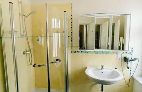 Landhotel Airport-Inn - Badezimmer