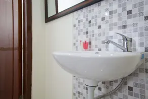 RedDoorz @ Panglima Sudirman Probolinggo - Bathroom