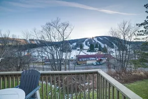 Chic Greek Peak Ski Resort Townhome w/ Balconies! - Innvendig