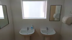 Backpackers Imperial Hotel - Bathroom