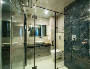 The Whitestone Inn & Suites Manali - Bathroom