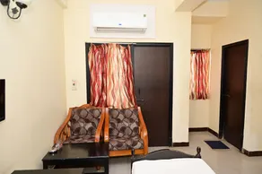 Hotel Dhayalan - Room