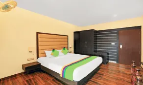 Treebo Doha King - Room