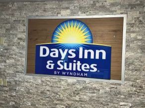 Days Inn & Suites by Wyndham Williamsburg IA North - Reception