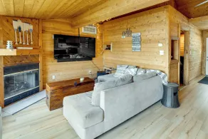 Okauchee Lake Vacation Rental w/ Boat Dock! - Interior