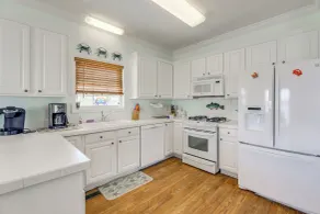 Waterfront Merritt Home w/ Boat Dock & Deck! - Interiør