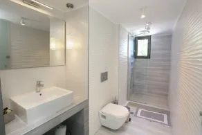 Blue Avenue - Bathroom