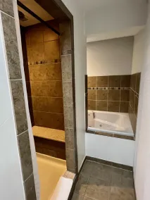 HomeTowne Studios & Suites by Red Roof Washington - Salle de bain