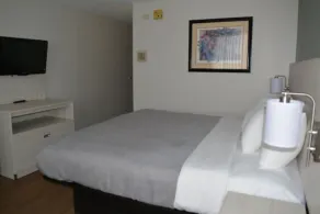 Quality Inn & Suites Syracuse - Carrier Circle - Room