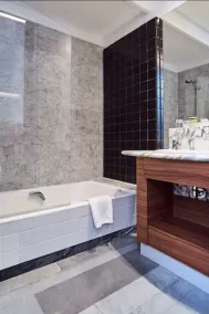 Occidental León Alfonso V - Bathroom