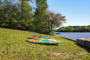 Waterfront, Deck: Peaceful Louisa Cottage Escape - Interiör