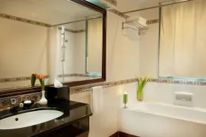 Diamond Westlake Suites - Bathroom