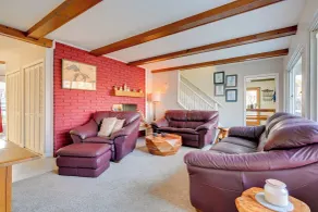 Lakefront Hartland Cottage w/ Patio & Fire Pits! - Innvendig