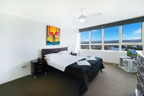 Condor Apartments by Gold Coast Premium - Room