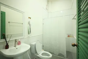 Doythara Wellness an Eco Budget stay - Bathroom