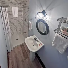 Red Bay Lodge - Bathroom
